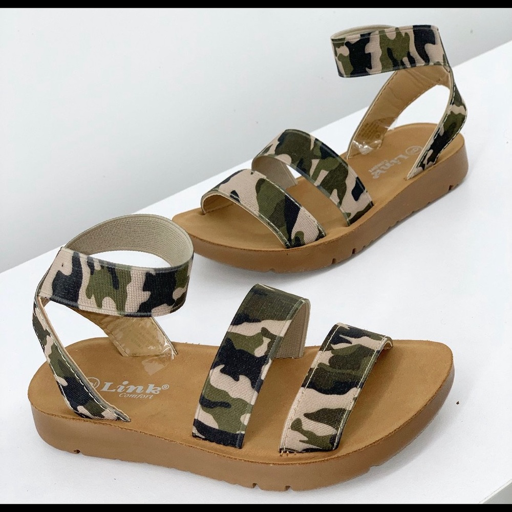 Kids camo sandal
